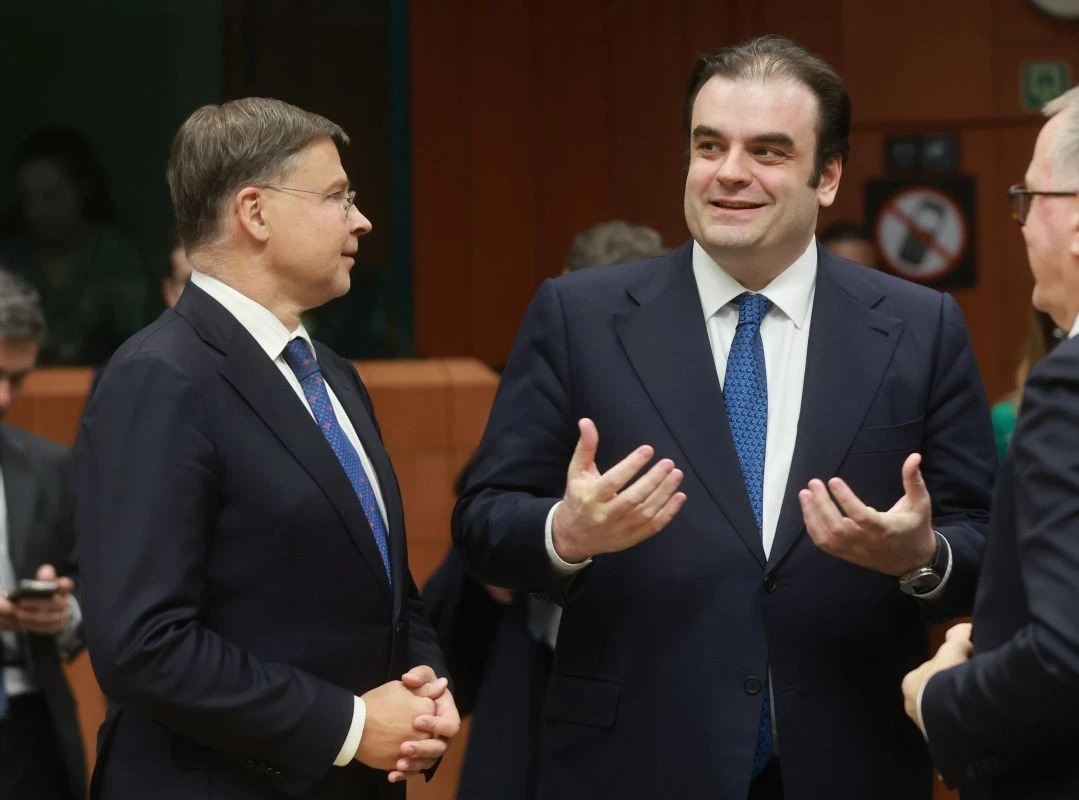 Δεξιά ο Κ. Πιερρακάκης