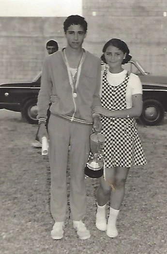 Το 1974 με την αδελφή του, Βασιλική