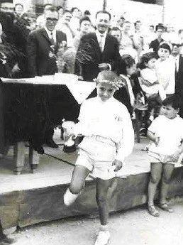 Το 1967, σε ηλικία 11 χρονών στις αθλητικές εκδηλώσεις του 5ου Δημοτικού Σχολείου Άργους