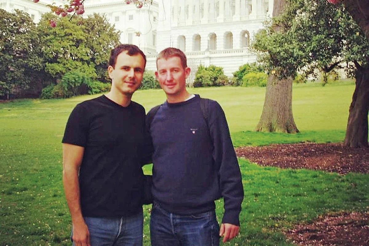 Με τον σύντροφό του Μιχάλη σε φωτογραφία από το 2005