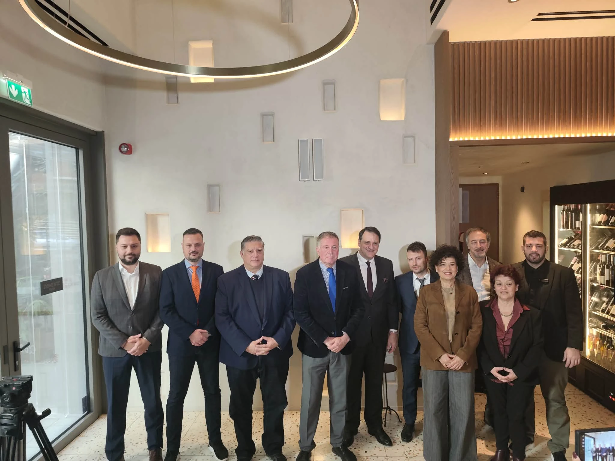 d517665a-1173-4516-b49d-9f7671395eb8.jpg?v=0