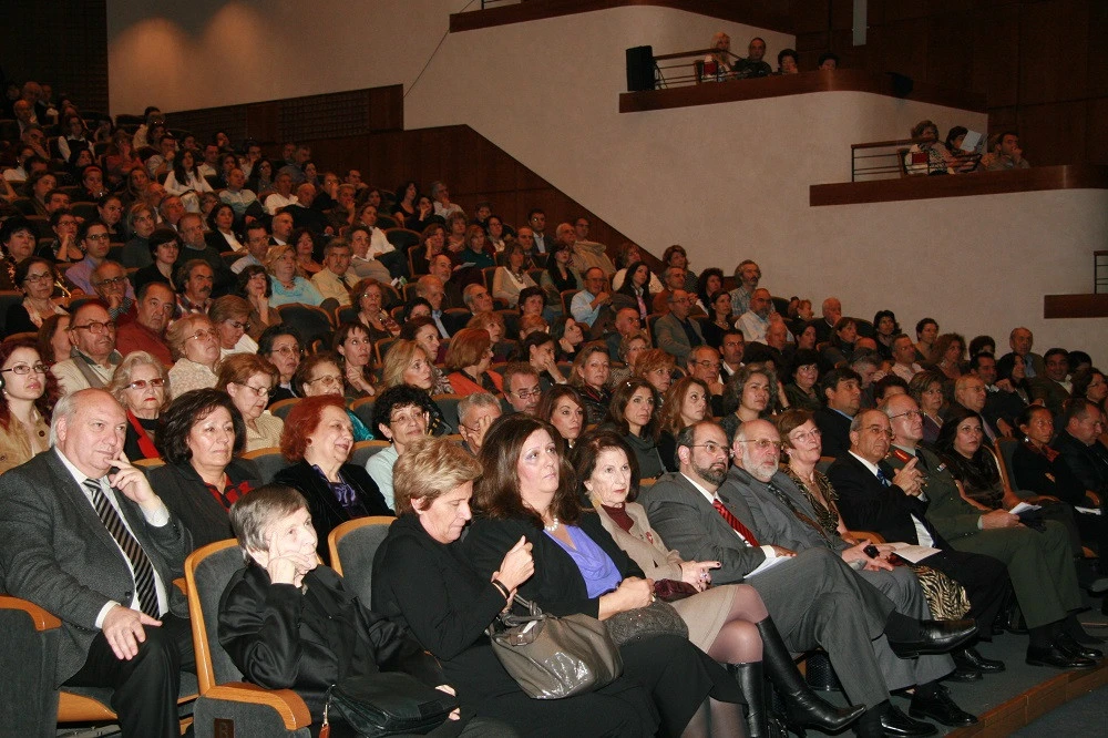Πλήθος κόσμου στο forum «Η Θεσσαλονίκη βρίσκει την ταυτότητά της» στο Βασιλικό Θέατρο
