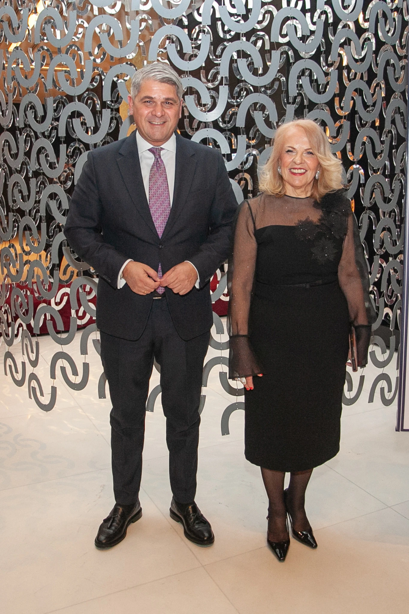 ο Πρόεδρος του Αναπτυξιακού Οργανισμού της Περιφέρειας Κεντρικής Μακεδονίας Θάνος Μπέγκας με την Πρόεδρο της Λέσχης LIONS Θεσσαλονίκη ΥΠΑΤΙΑ Στήβη Σιωζοπούλου