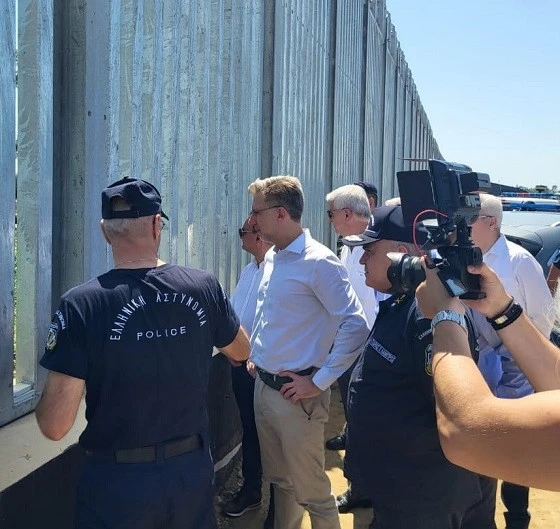 Επιθεωρώντας το φράχτη στον Έβρο