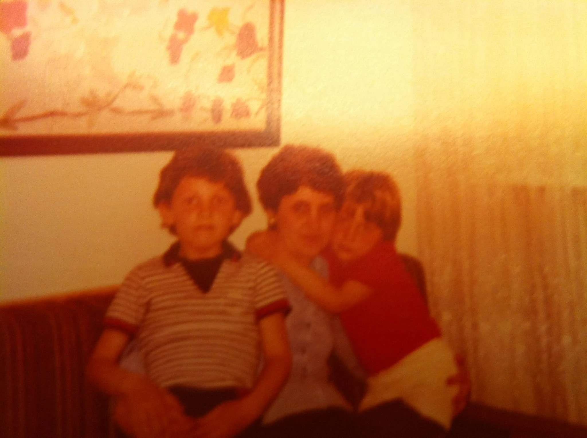 Με τον αδελφό του που έχασε και τη μητέρα τους σε παιδική ηλικία