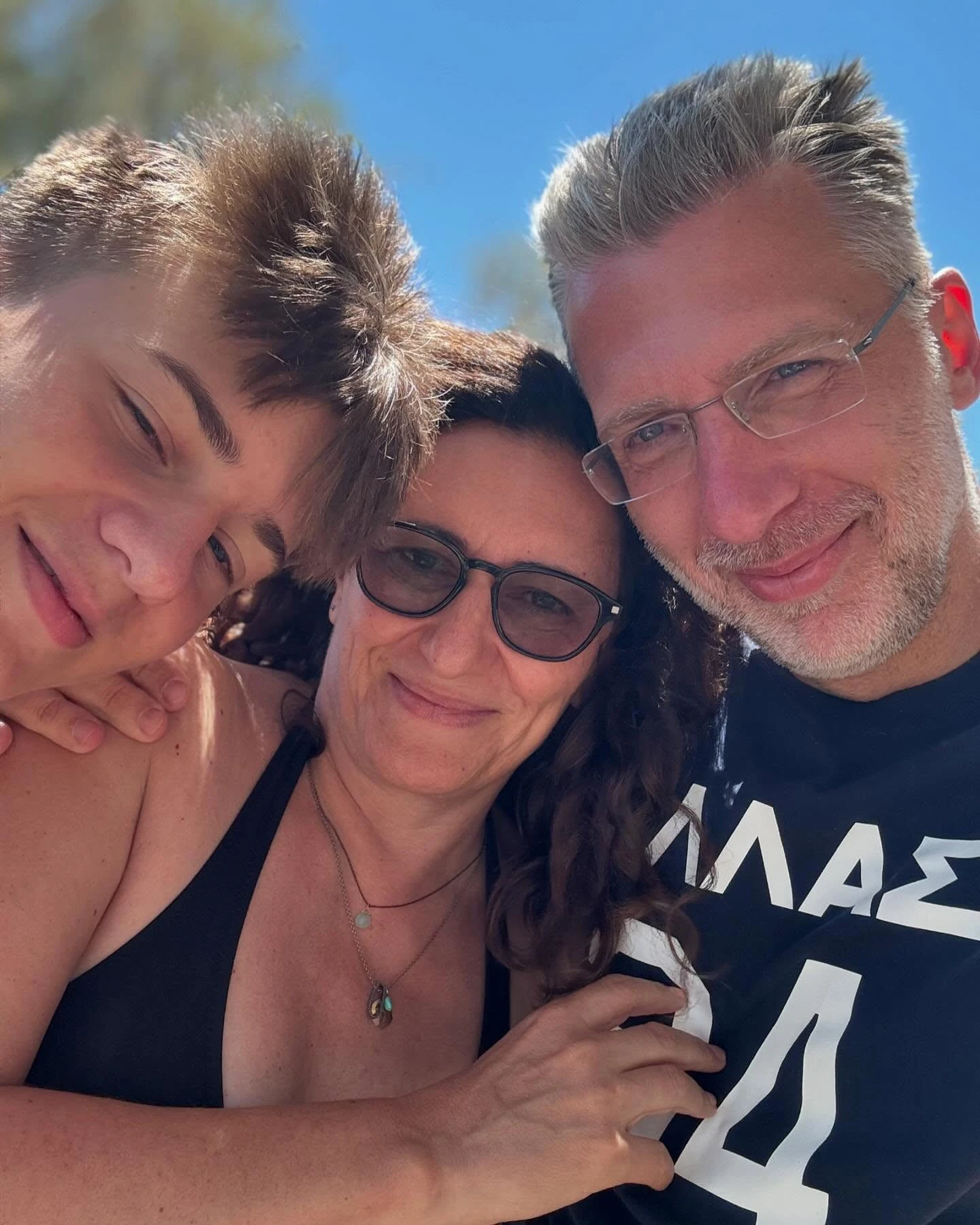 Selfie με τη σύζυγό του και το γιό τους