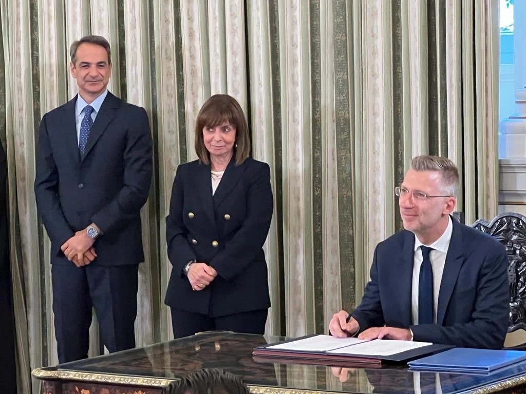 Το 2023 στο Προεδρικό Μέγαρο υπογράφοντας την ορκωμοσία του ως υπουργός Επικρατείας