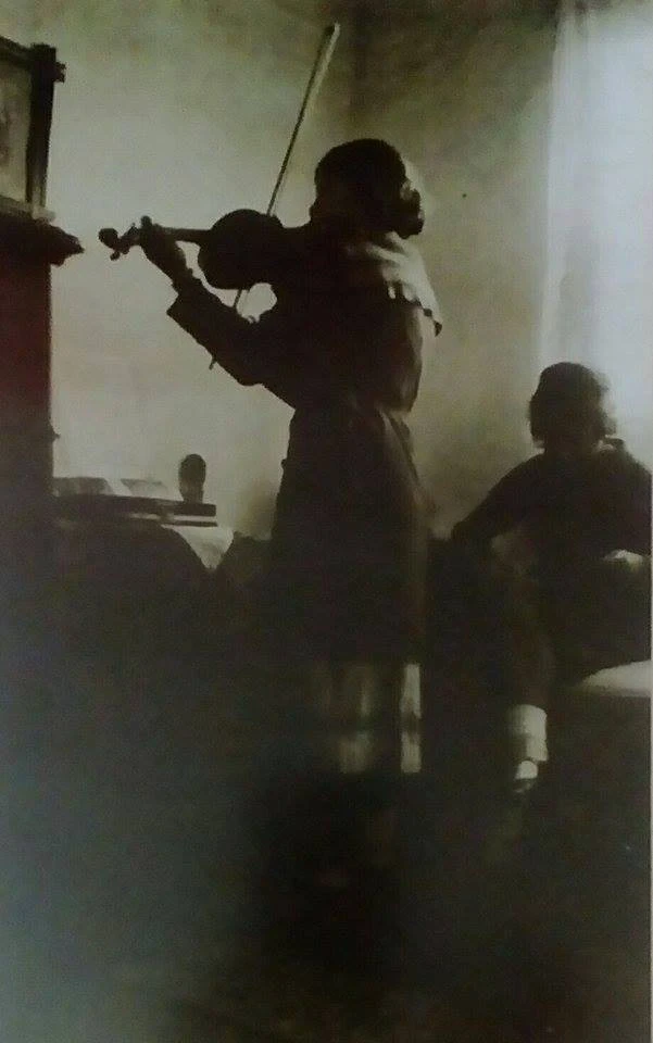 Η συνονόματη γιαγιά της, Θούλη