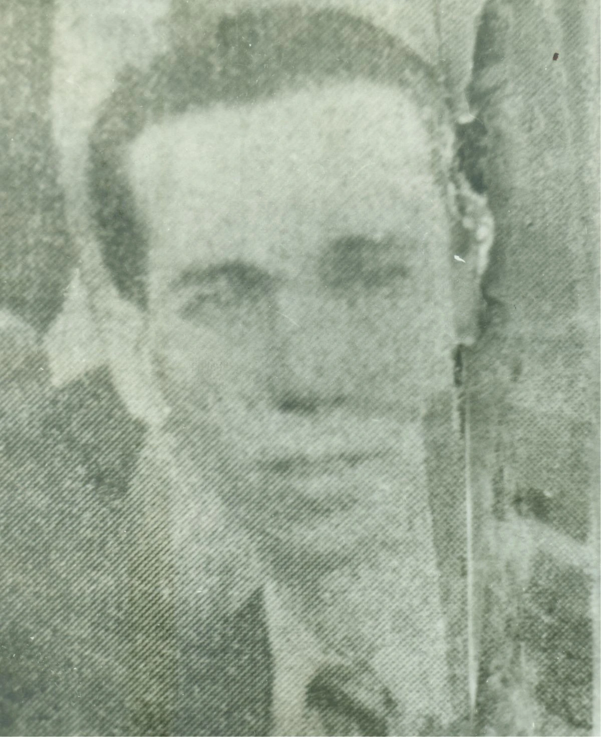 Σαββόπουλος Σάββας&nbsp;του Κώστα. Εργάτης μεταλλουργός. Πρόσφυγας, καταγόταν από την Καλλικράτεια Αν. Θράκης και γεννήθηκε στην Κωνσταντινούπολη το 1913. Από μαθητής του Γυμνασίου γίνεται μέλος της κομμουνιστικής νεολαίας στη Βέροια. Στη γ’ τάξη του Γυμνασίου Θεσσαλονίκης αποβάλλεται οριστικά για την κομμουνιστική του δράση. Από τότε δουλεύει ως εργάτης μεταλλουργός. Οργανώνει το συνδικάτο μεταλλουργών και ιδρύει το σωματείο Κλινοποιών του οποίου εκλέγεται πρόεδρος. Στέλεχος της ΟΚΝΕ, του ΚΚΕ και του Εργατικού Κέντρου Θεσσαλονίκης. Το 1935 εκτοπίζεται για ένα χρόνο στην Ανάφη. Τον Ιούλιο του 1937, συλλαμβάνεται, βασανίζεται στην Ασφάλεια Θεσσαλονίκης, και μεταφέρεται στην Ακροναυπλία από η μεταξική δικτατορία τον παρέδωσε στους Γερμανούς.