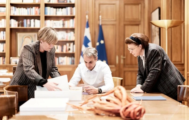 mitsotakis-fotografies-kaisarianis.jpg?v=0