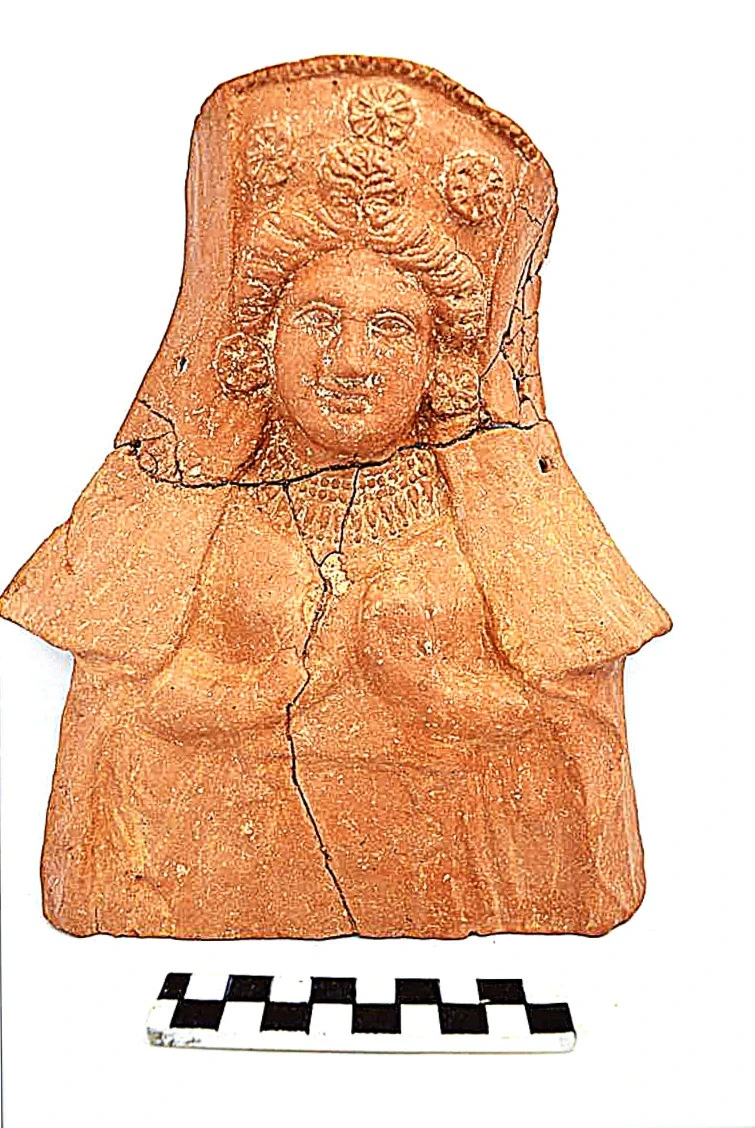 <b>ΠΗΛΙΝΗ ΓΥΝΑΙΚΕΙΑ ΠΡΟΤΟΜΗ ΑΠΟ ΤΑΦΗ ΤΟΥ 4ου αι. π.Χ.&nbsp;</b>