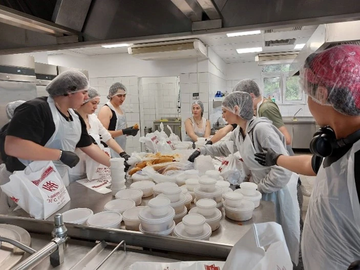 Από προετοιμασία συσσιτίου