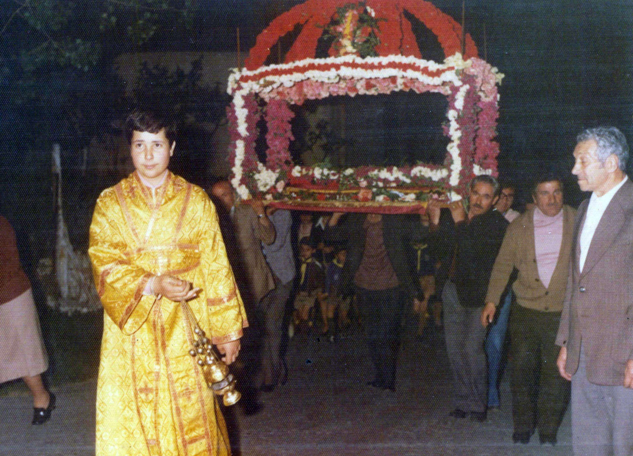 Παπαδάκι σε λιτανεία Επιταφίου