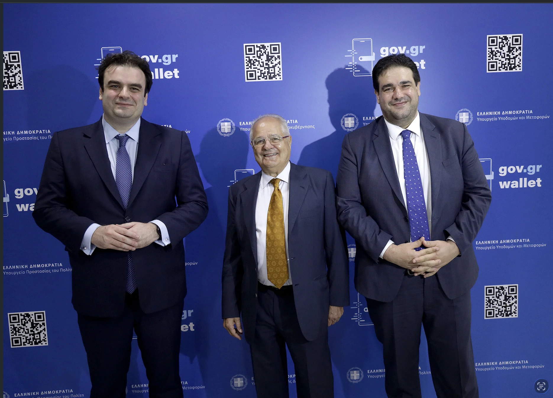 Με τους υπουργούς Κυριάκο Πιερρακάκη και Θοδωρή Λιβάνιο