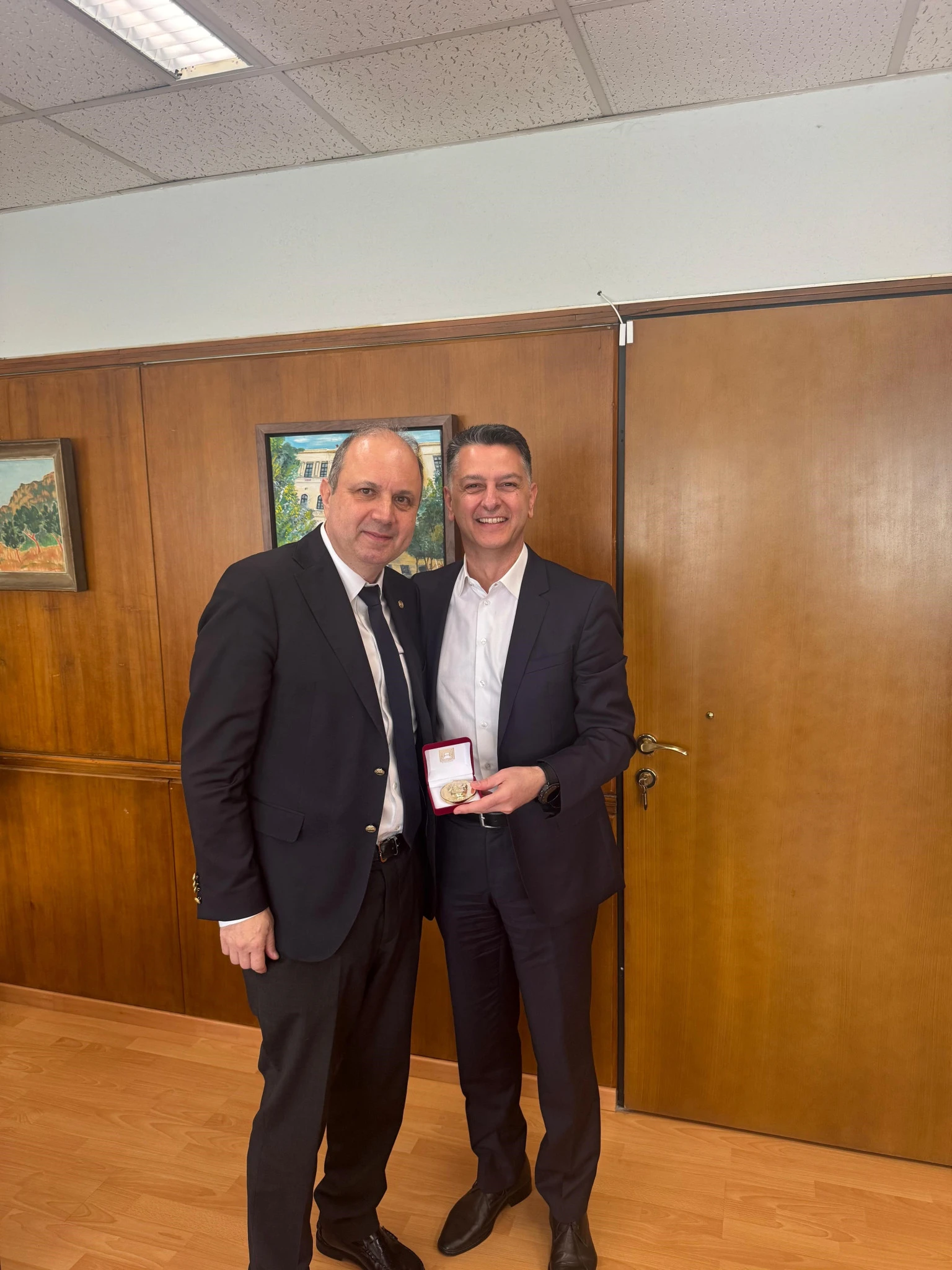 mpekiris-ldJqR.jpg?v=0