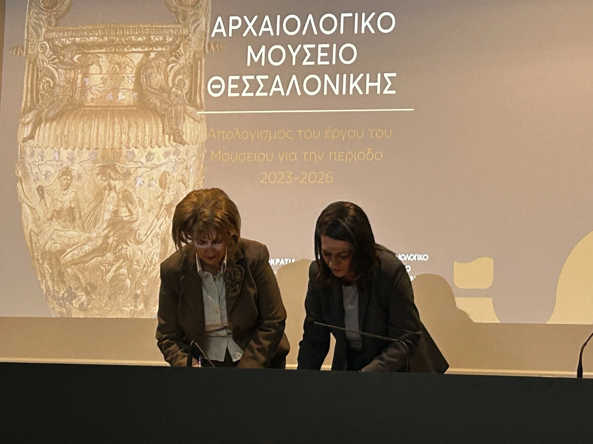 <b>ΥΠΟΓΡΑΦΗ ΜΝΗΜΟΝΙΩΝ&nbsp;</b>