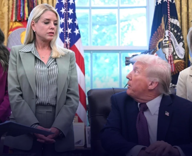pam-bondi-trump.png?v=0