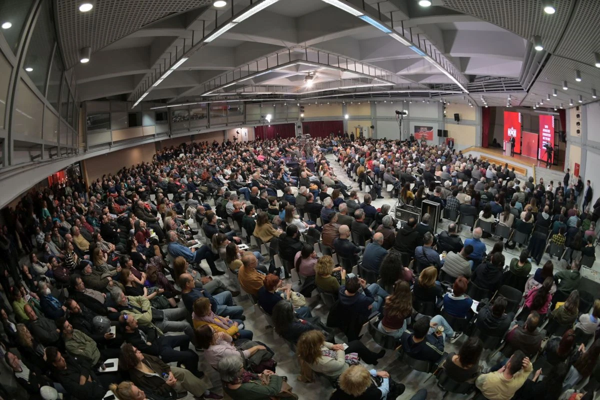 Στιγμιότυπο από την ομιλία του Δ. Κουτσούμπα στο ΣΕΦ