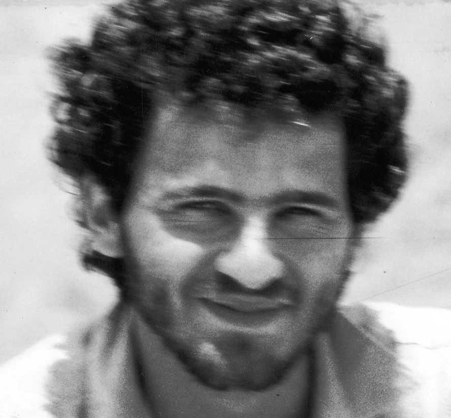 Με γενειάδα σε παλιότερη φωτογραφία