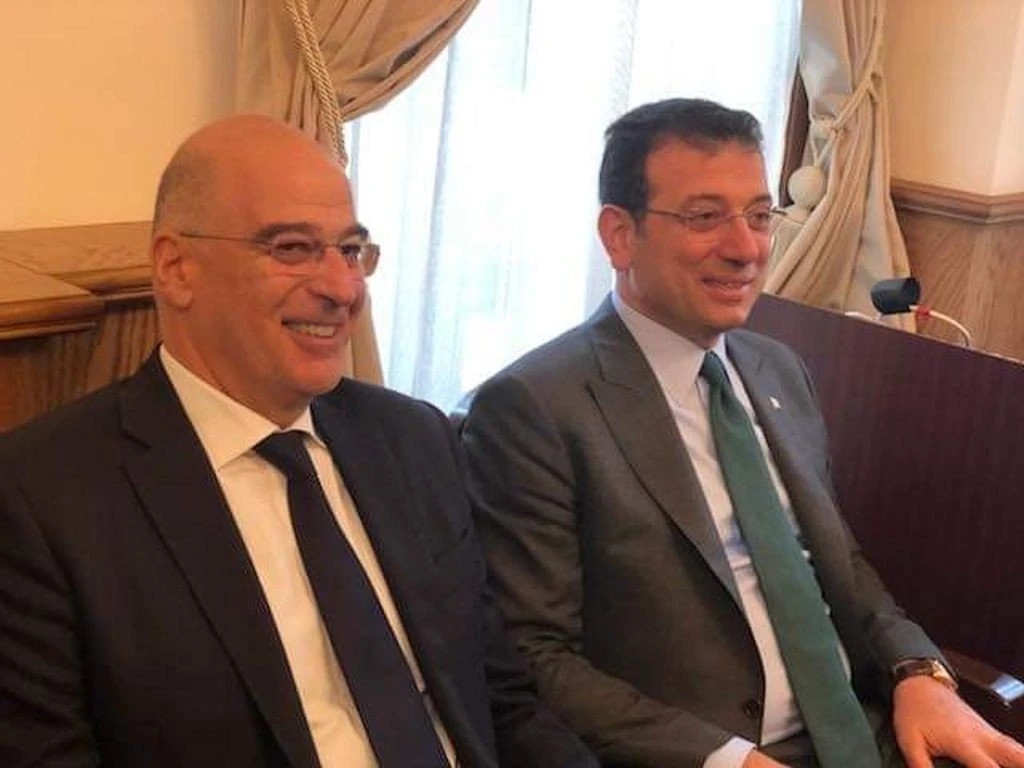 Ο κ. Δένδιας με τον δήμαρχο Κωνσταντινούπολης Ε. Ιμάμογλου