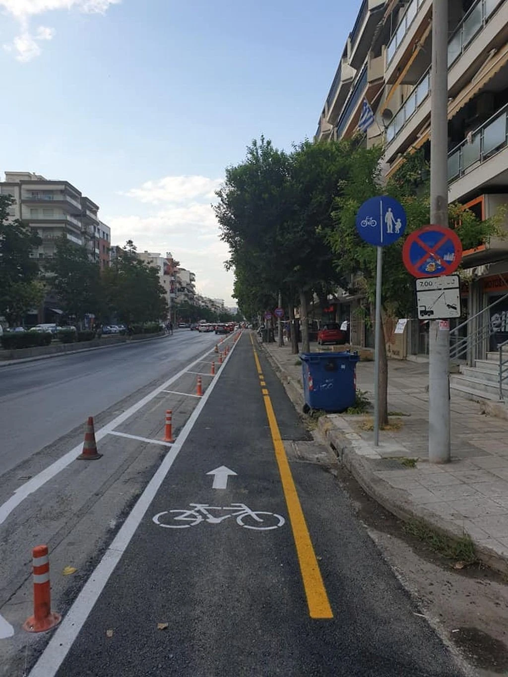 Τμήμα του νέου ποδηλατόδρομου επί της Κ. Καραμανλή από Βούλγαρη μέχρι Μπότσαρη