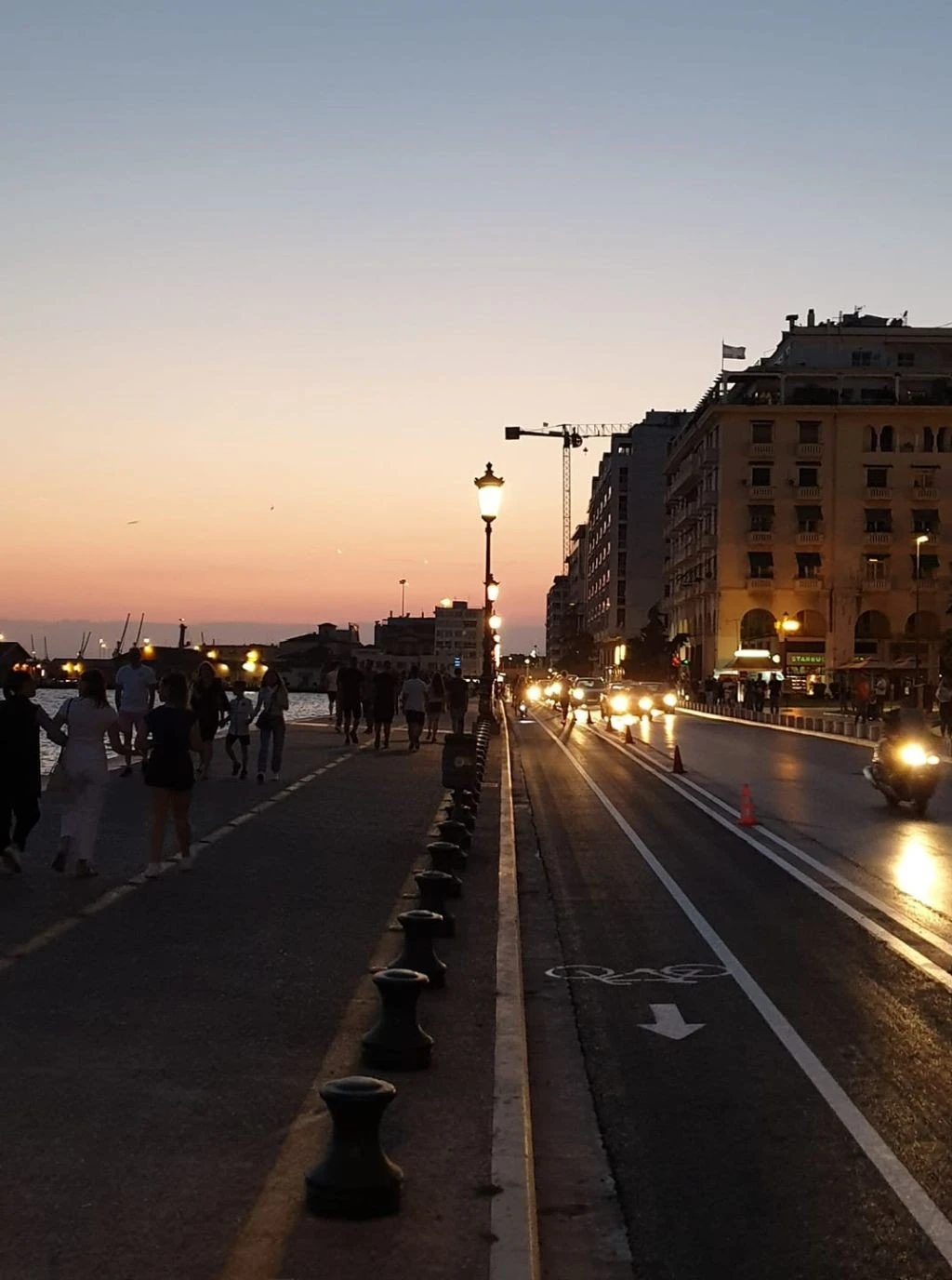 Ο νέος ποδηλατόδρομος επί της Λεωφόρου Νίκης λίγο πριν την ολοκλήρωση της διαμόρφωσης