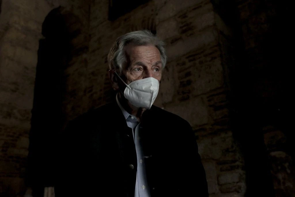 Ο σκηνοθέτης, Κώστας Γαβράς