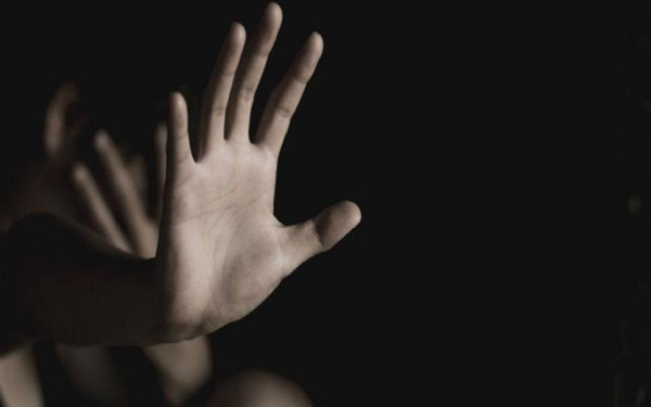 Χαλκίδα: Ανθρωποκυνηγητό για τη σύλληψη πατριού μετά από καταγγελία 21χρονης για ασέλγεια