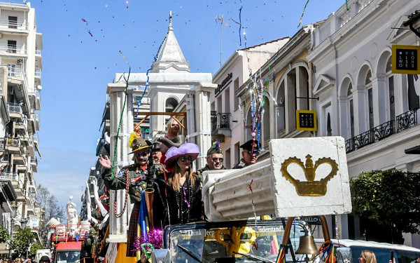 Τα «φώτα» στρέφονται σήμερα στην Πάτρα - 50.000 καρναβαλιστές στην παρέλαση και την τελετή λήξης