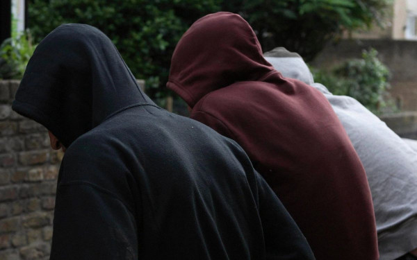 Ποια είναι η «ρίζα» για την παραβατικότητα στα παιδιά; Τι ρόλο παίζουν η οικογένεια, το σχολείο και τα social media;