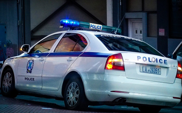 Αθήνα: Συναγερμός στην Πετρούπολη - 16χρονος μαθητής συνελήφθη με μπαλτά έξω από σχολείο