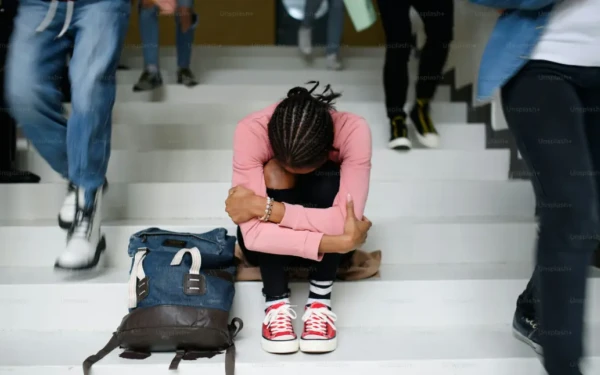 Μέρα κατά της σχολικής βίας και του εκφοβισμού: «Σπάμε τη σιωπή. Σταματάμε τον εκφοβισμό», το μήνυμα της Σοφ. Ζαχαράκη