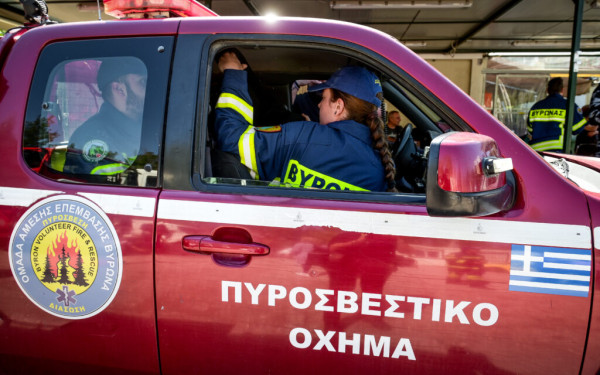 Θεσσαλονίκη: Φωτιά σε καμινάδα κτιρίου στην Πυλαία