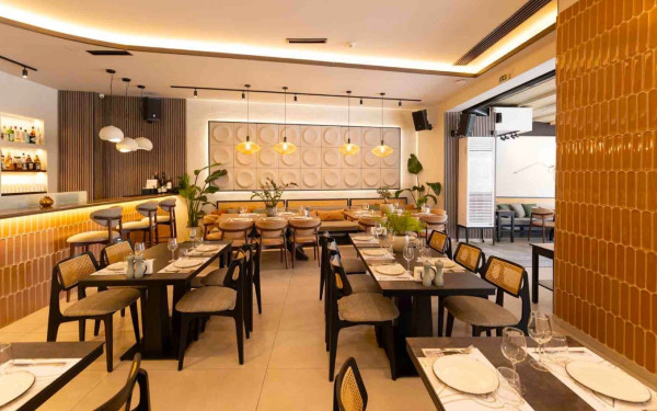 Μαντέμι: Casual Dining, Premium Γεύσεις κι αρχοντιά στον Εύοσμο