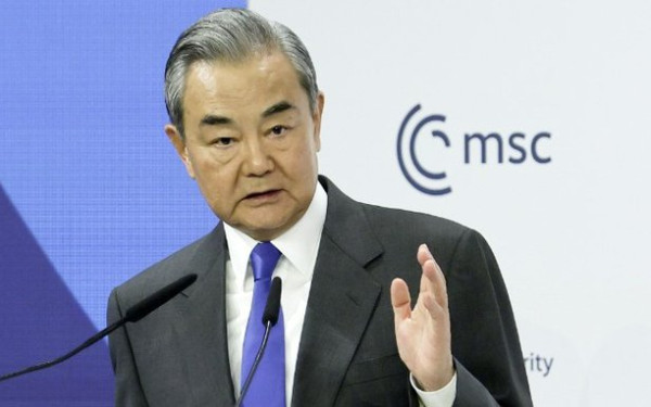 Κίνα: Πρέπει να επιτευχθεί άμεσα εκεχειρία - Απαράδεκτες οι «έγχρωμες επαναστάσεις»