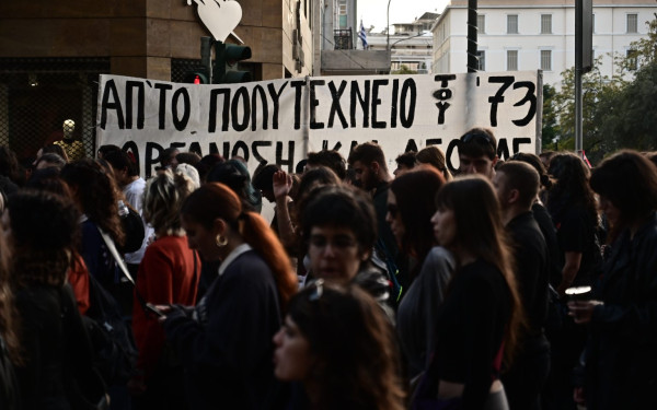 ΠΑΣΟΚ: Προσήχθη προληπτικά ο γραμματέας της ΠΑΣΠ Παντείου ενώ μετέφερε καρέκλες