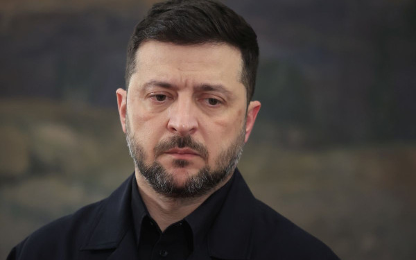 Zελένσκι: Ζητεί εκεχειρία για να πάει σε εκλογές - «Σκλάβος του πολέμου ο Πούτιν»