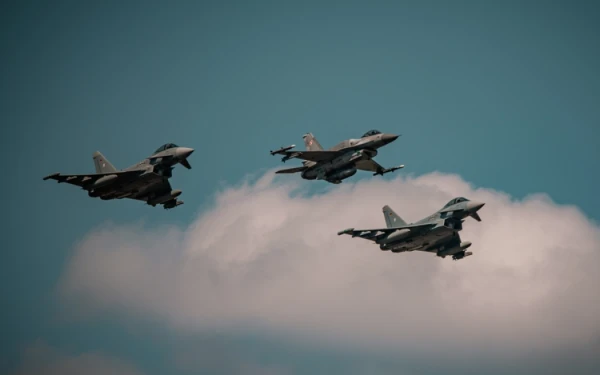 Συναγερμός στην Πολωνία: Απογείωση μαχητικών αεροσκαφών μετά από ρωσικές επιθέσεις στην Ουκρανία