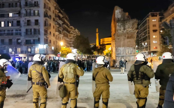 Θεσσαλονίκη: Μπλόκο από την αστυνομία σε ομάδα αντεξουσιαστών - Χωρίς επεισόδια η πορεία τους