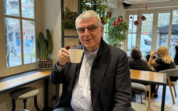 Πρωϊνός καφές με τον Πάνο Τσακλόγλου (βίντεο)