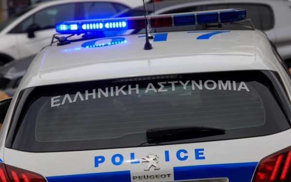 Θεσσαλονίκη: Κουκουλοφόροι επιτέθηκαν σε μητέρα και γιο - «Δεν θα πάρετε τίποτα από τα κληρονομικά» φώναζαν