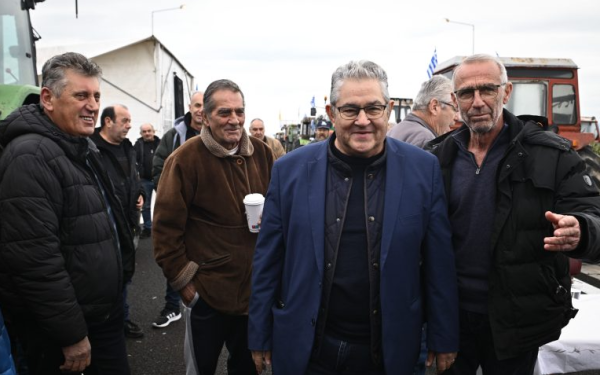 Δ. Κουτσούμπας από το μπλόκο της Καρδίτσας στον Ε-65: «Στηρίζουμε το δίκιο αυτής της πάλης»