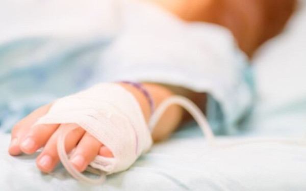 «Θερίζει» η γρίπη: Διασωληνωμένο 3χρονο παιδί, στη ΜΕΘ και ένας 6χρονος