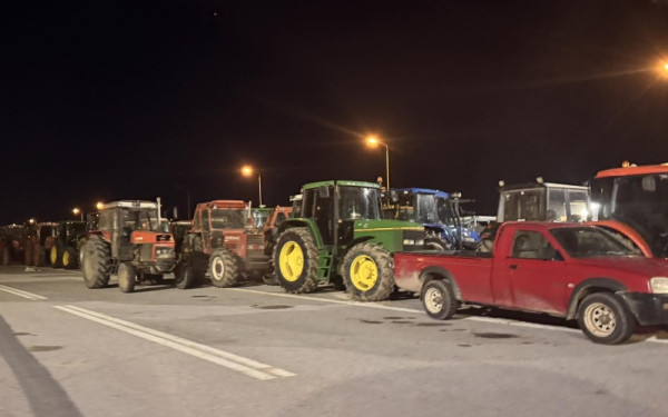 Πρωτοχρονιά στα μπλόκα: Ανυποχώρητοι οι αγρότες