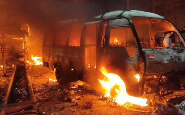 Φλέγεται το Ιράν: Γενικευμένη εξέγερση και αιματηρά επεισόδια με αστυνομικούς (βίντεο)