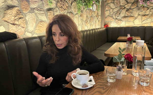  με τη Βούλα Πατουλίδου (βίντεο)