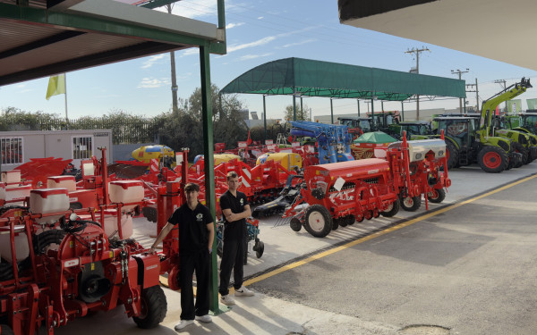 Θεσσαλονίκη: Φοιτητές δημιούργησαν την πρώτη πλατφόρμα «μεσίτη» για γεωργικά μηχανήματα – Σε αναμονή 400 αγρότες