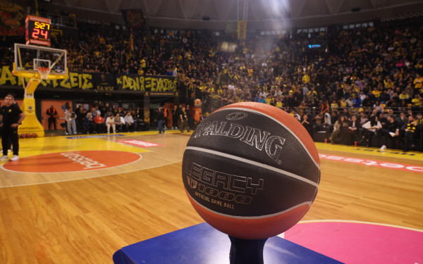 Μπάσκετ: Στάζει η οροφή του Παλέ ντε Σπορ, με καθυστέρηση ξεκίνησε το ντέρμπι Άρης - Παναθηναϊκός (βίντεο)