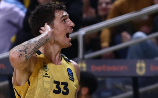 Μπάσκετ: Η Κλουζ, η νίκη με… μισό πόντο, το ρεπό και η δίψα του κόσμου του Άρη