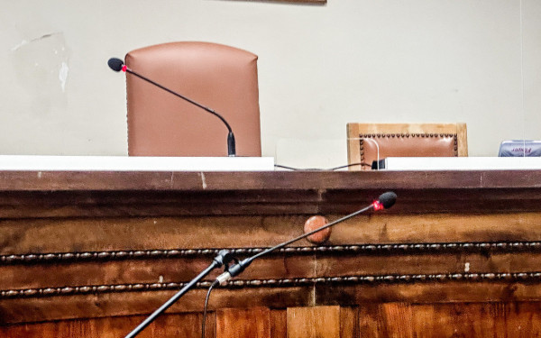 Βόλος: Kατηγορούμενη για ενδοοικογενειακή βία προσπάθησε να αυτοκτονήσει μέσα στο αστυνομικό τμήμα